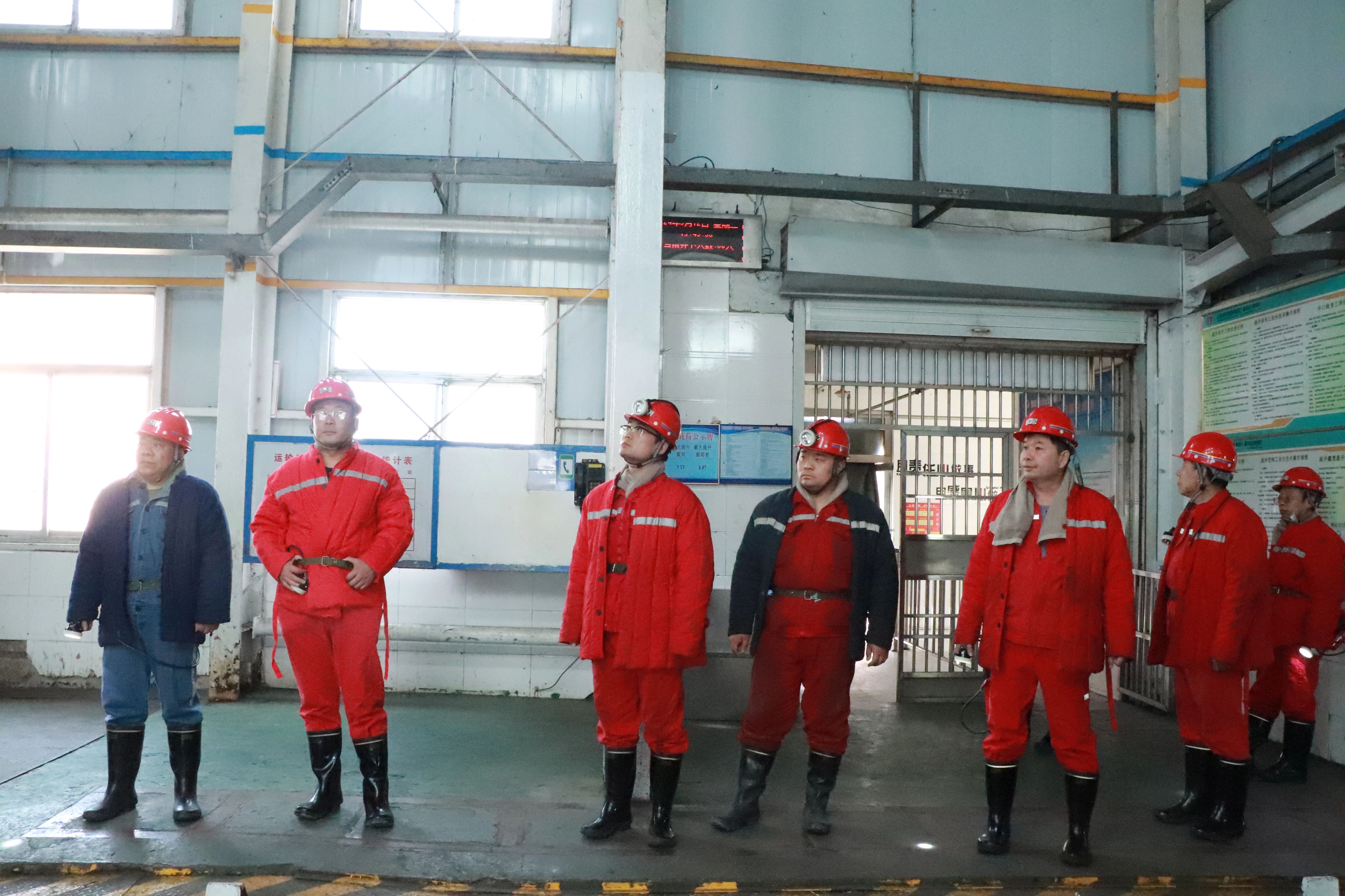 集团公司到红旗煤矿开展安全生产大检查1.jpg