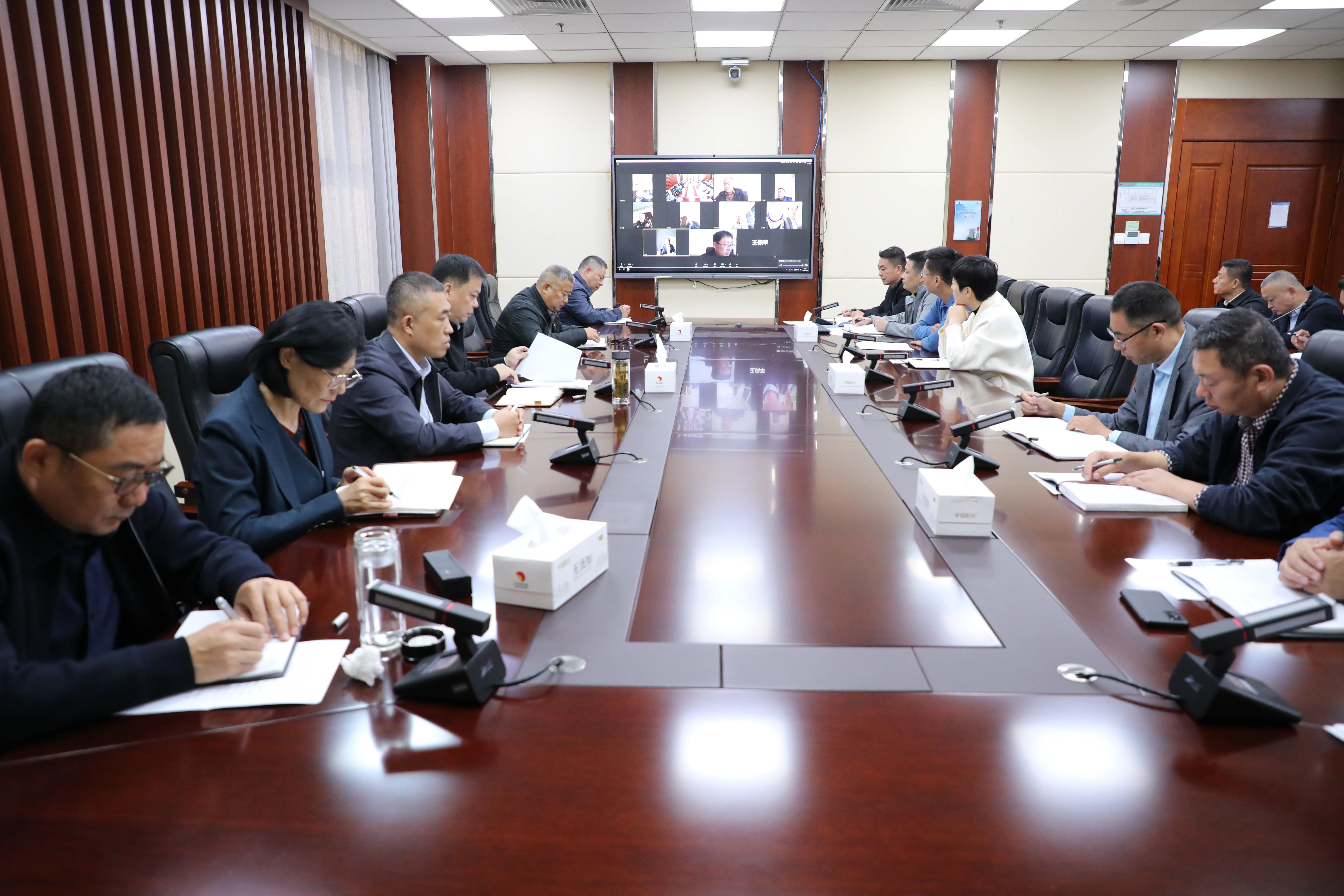 全力以赴打好年度“收官戰(zhàn)”！宏河集團召開1-3季度經(jīng)營形勢分析暨決戰(zhàn)四季度動員會2