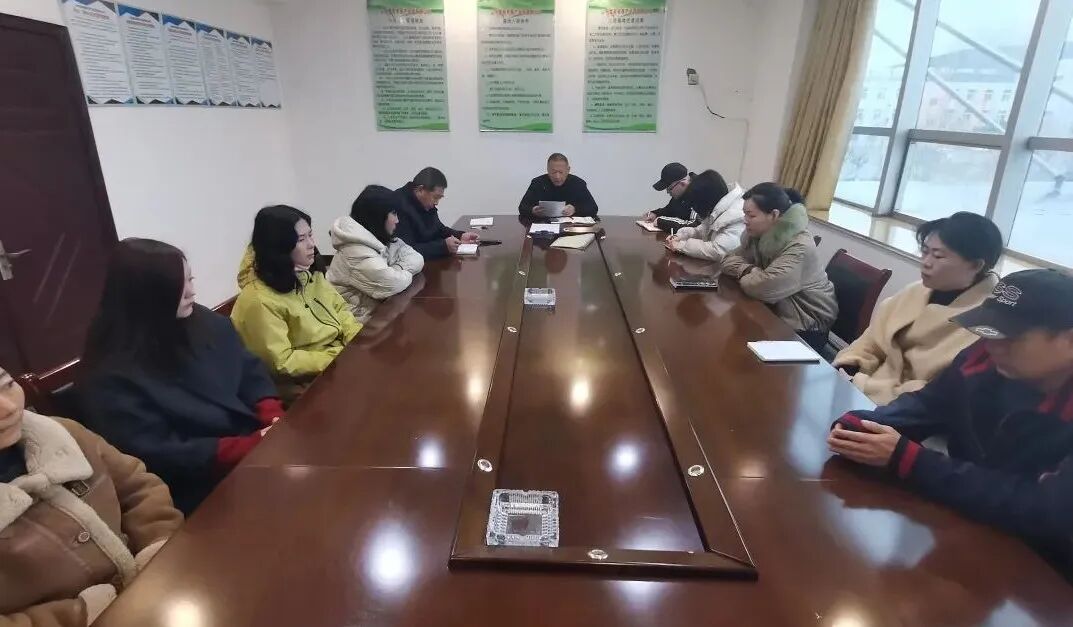 【贯彻落实】鲁南电商产业园专题学习集团落实“五抓五树”动员大会暨六届三次“双代会”精神1